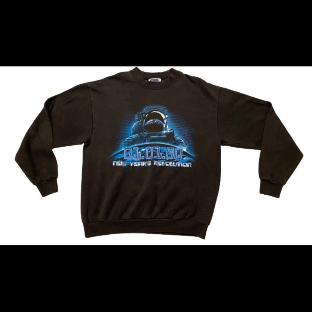 Vintage Y2K “New Years Revolution” crew neck sz M